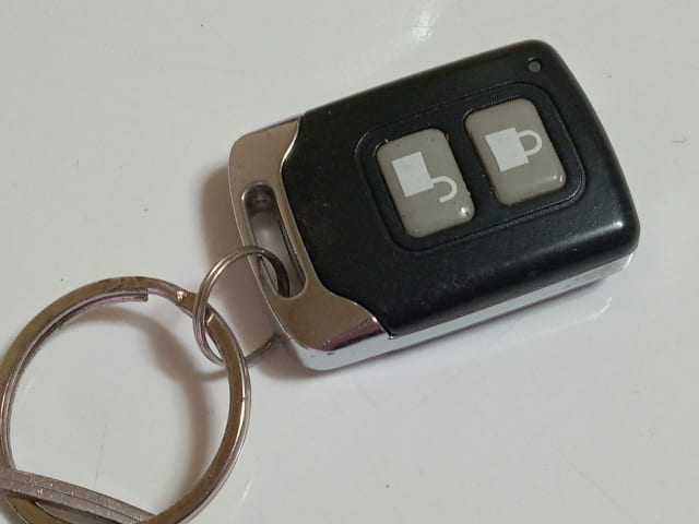 スマートキー後付けでキーレス実装